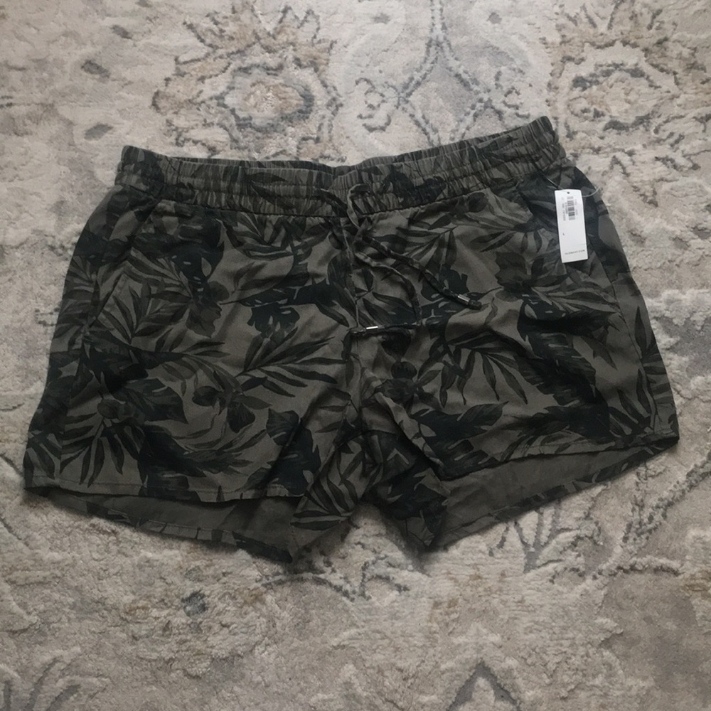 Old Navy Army Green Tropical Print Shorts Size L